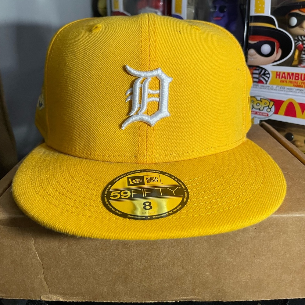 Detroit tigers yellow and baby blue fitted baseball cap size 8